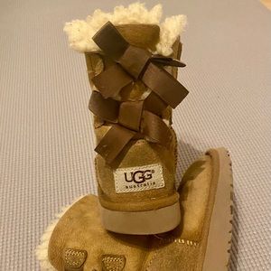 UGGs caramel bailey bow suede